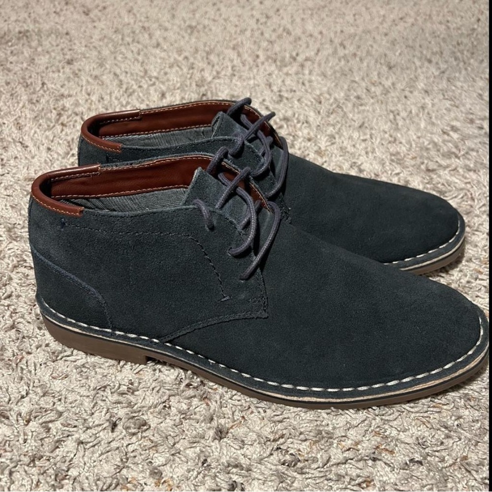 Like new, two sets of laces!
